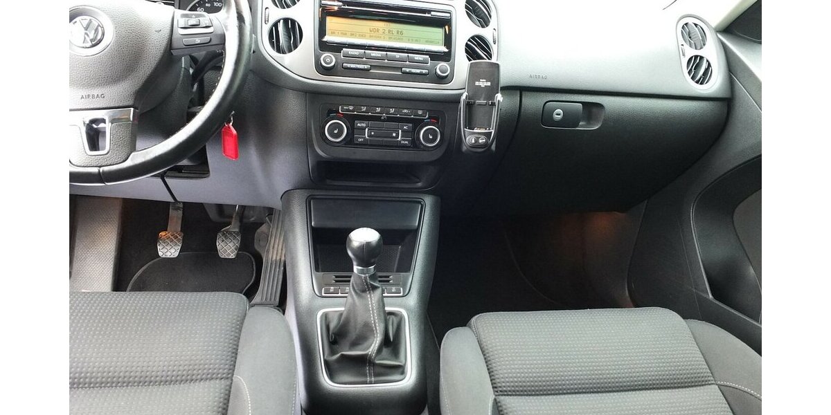 VW Tiguan TEAM orig.ATM ca 52 tkm XENON AHK PARKPILOT 112.432 km 9.908 &euro; Köln 50858