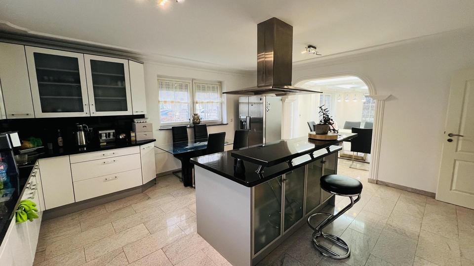 Mehrfamilienhaus, Wohnhaus Köln Lindenthal - 6 Zimmer, 266 m&sup2;, 3.150&euro; | Angebot:25756607