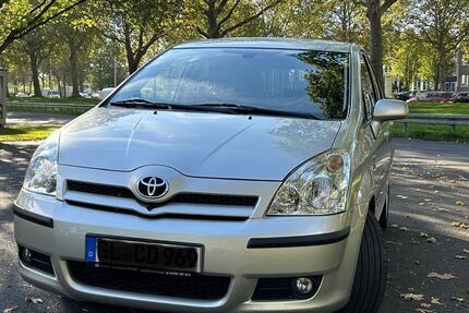 Toyota Corolla Verso 161.000 km 4.150 &euro; Bonn 53177