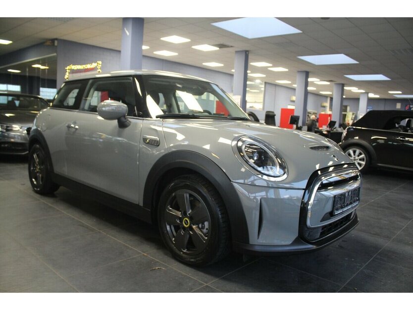 Cooper SE Essential Trim