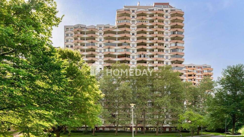 4-Zimmer-Wohnung in gepflegtem Hochhaus mit zwei Balkonen samt Blick auf den Dom!