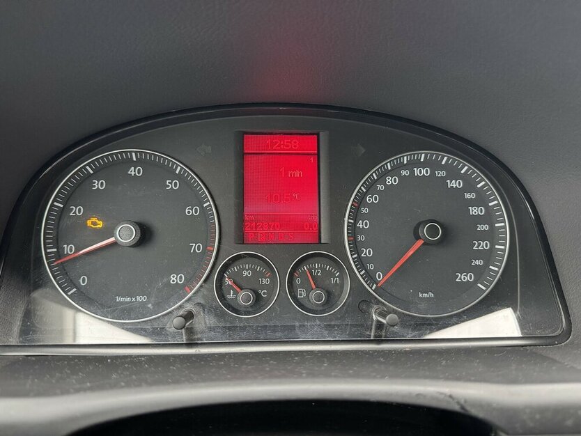 VW Touran 1.6 FSI Highline 7 Sitze SR+WR eGSD DSG ? 213.000 km 1.500 € Erftstadt 50374