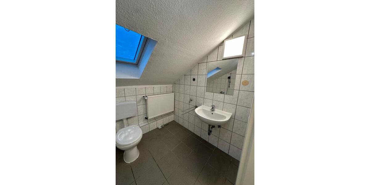 Dachgeschoßwohnung Siegburg - 3 Zimmer, 67 m&sup2;, 1.045&euro; | Angebot:25867909