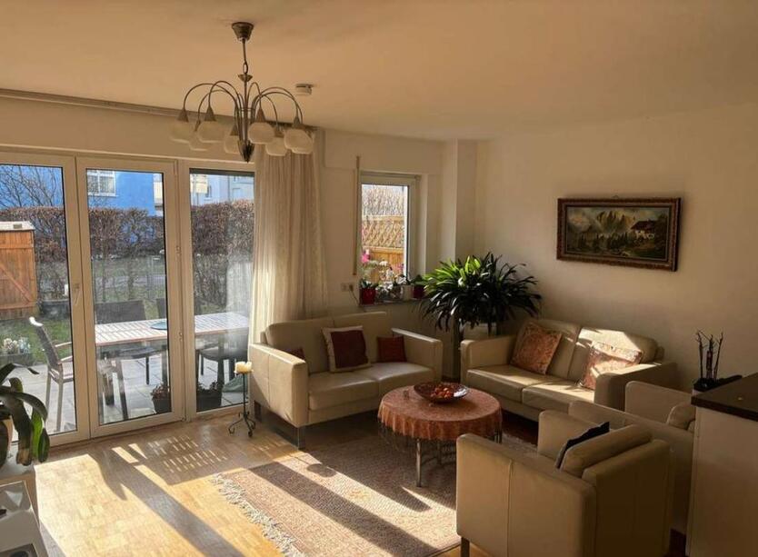 Rarität - EG Wohnung mit Garten und Tiefgaragenstellplatz zimmer