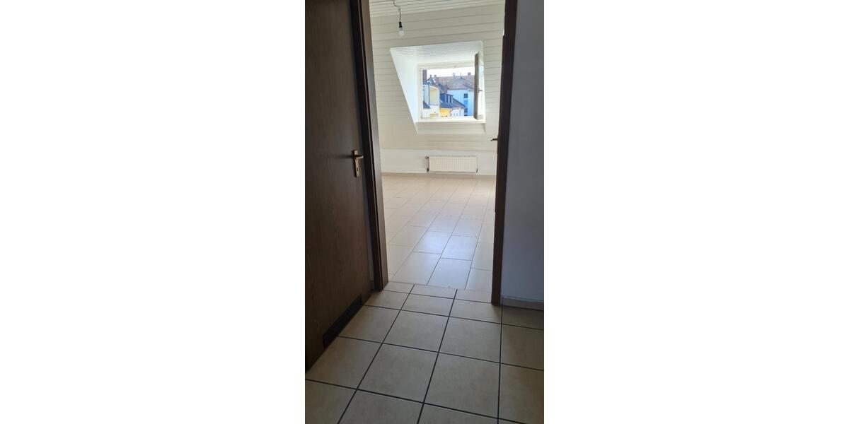 Dachgeschoßwohnung Bonn - 2 Zimmer, 40 m&sup2;, 520&euro; | Angebot:25852036