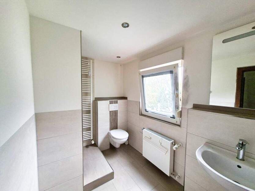 CITYHOUSE: Freistehendes Einfamilienhaus mit viel Potential, traumhaften großen Grundstück, Garage 3 zimmer