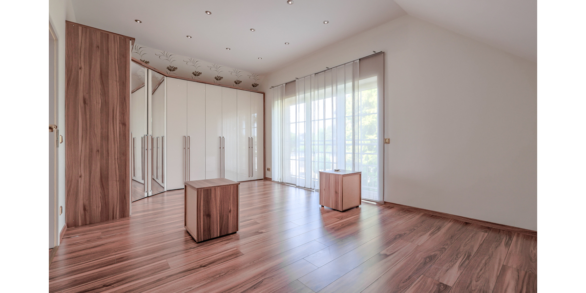 Großzügiges Einfamilienhaus auf weitläufigem Grundstück mit Sauna, Nebengebäude und Doppelgarage - Einfamilienhaus Königswinter / Berghausen Berghausen | Angebot:27224852