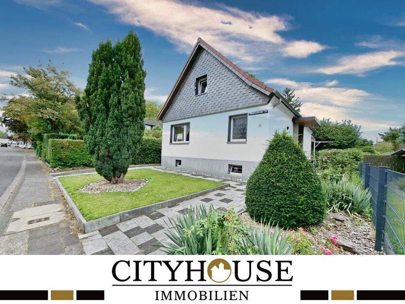 CITYHOUSE: Freistehendes Einfamilienhaus mit viel Potential, traumhaften großen Grundstück, Garage 3 zimmer