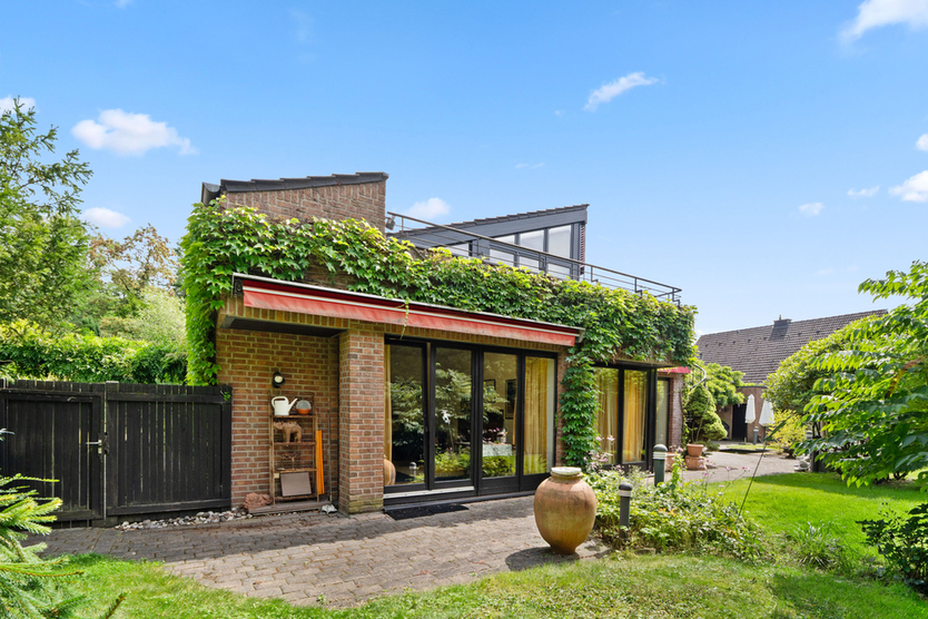 Hochwertiges, flexibel nutzbares Architektenhaus mit Einliegerwohnung und Traumgarten in begehrter Lage von Bonn-Röttgen 8 zimmer