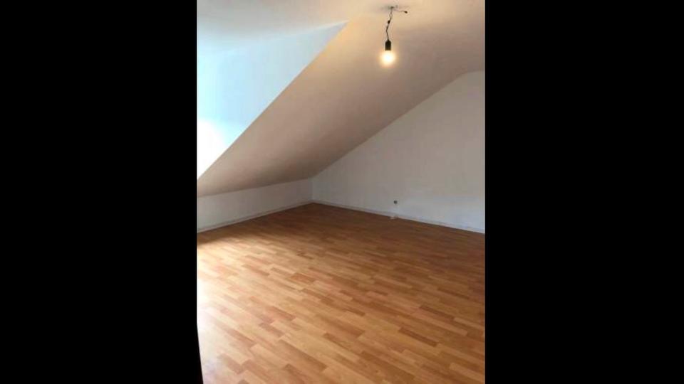 Dachgeschoßwohnung Hennef (Sieg) - 4 Zimmer, 120 m&sup2;, 1.050&euro; | Angebot:24835277