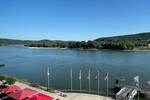 Rheinpromenade! Renovierte 4-Zimmerwohnung mit schickem Duschbad und Loggia