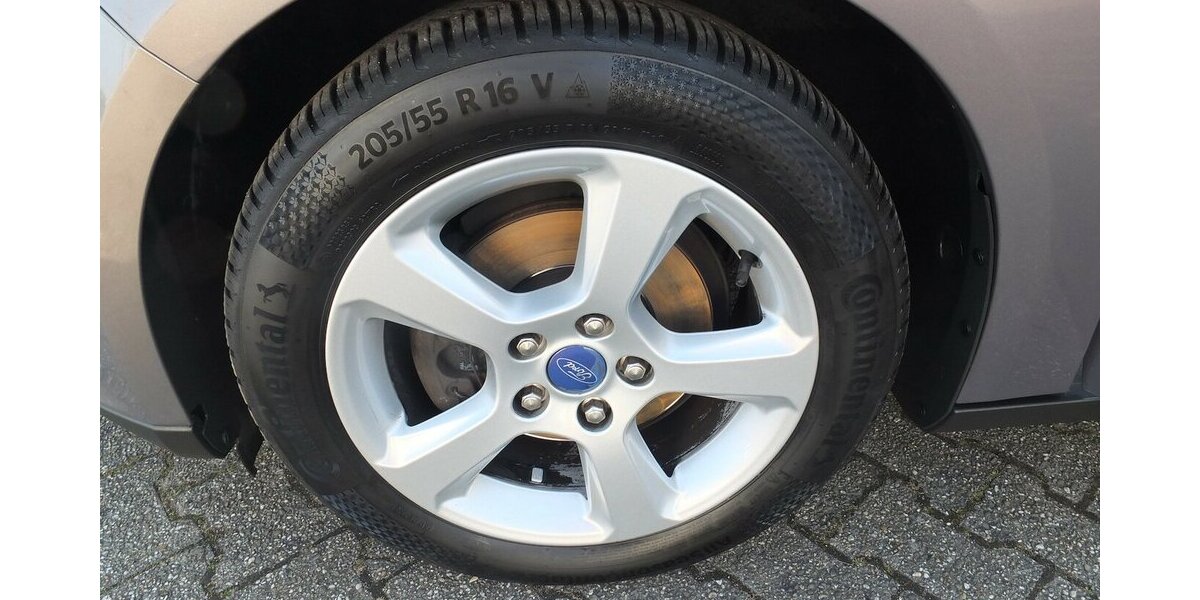 Ford Focus KLIMAUTOMATIK PARKPILOT 4-TÜRIG 118.919 km 6.998 &euro; Köln 50858