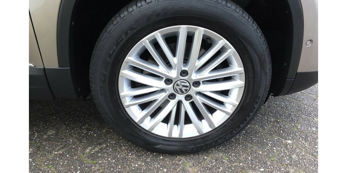 VW Tiguan WM26:CUP SPORT NAVI PARKPILOT TEMPOMAT 88.859 km 10.908 &euro; Köln 50858