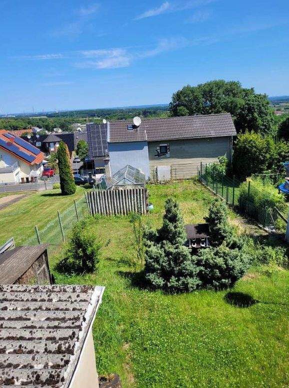 7-ZimmerHAUS MIT 3 BÄDERN, 2 GARAGEN UND GROSSEM GARTEN IN GUTER, ZENTRUMSNAHER WOHNLAGE!