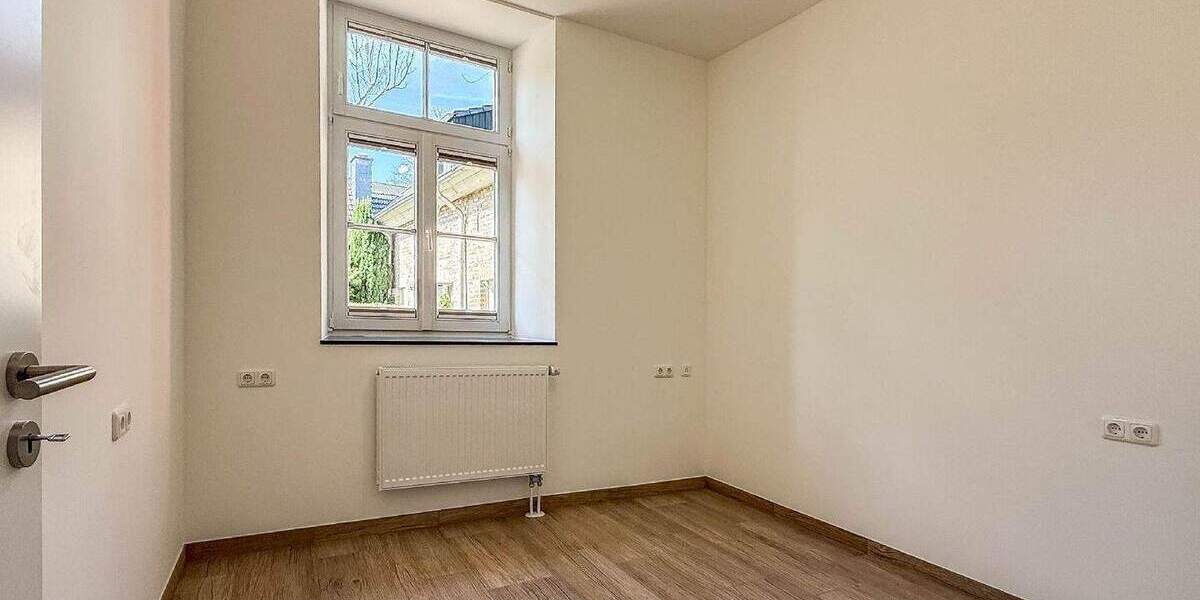 Gewerbeobjekt Overath Untereschbach - 6 Zimmer, 133 m&sup2;, 185.000&euro; | Angebot:24252029