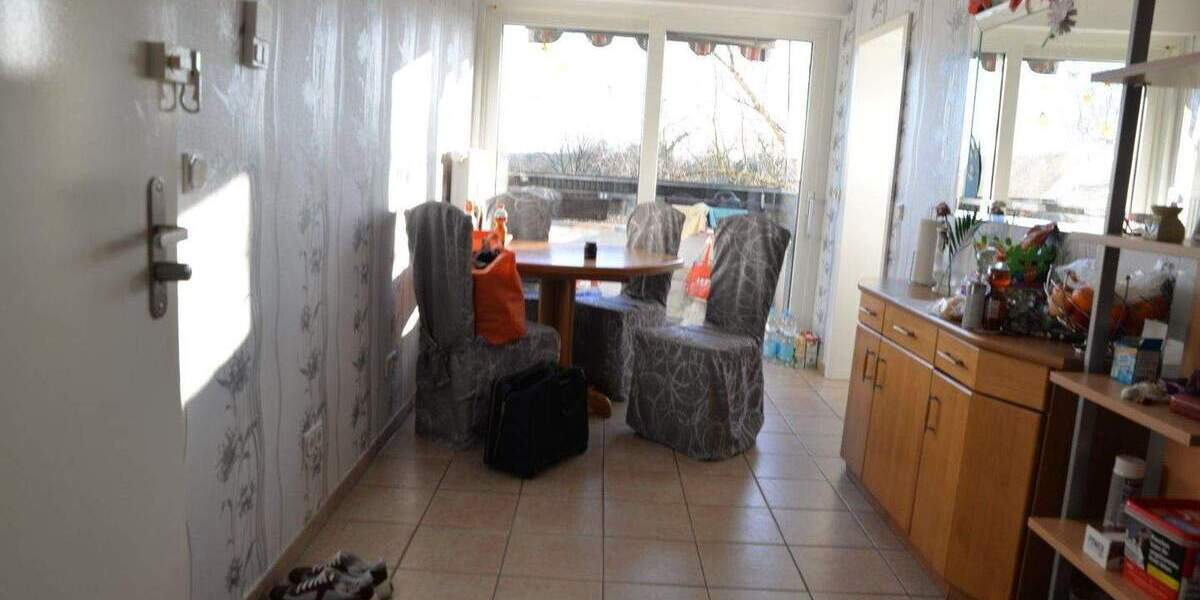 Etagenwohnung Köln Neubrück - 4 Zimmer, 93 m&sup2;, 229.000&euro; | Angebot:24206252