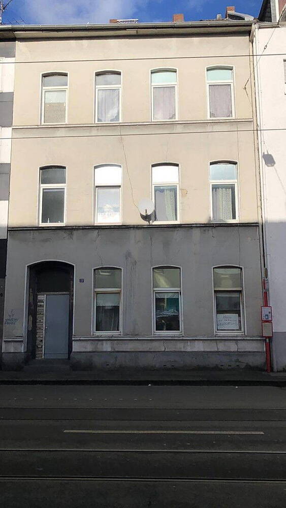 Mehrparteienmietswohnhaus in zentraler Lage in Krefeld mit kleinen Wohneinheiten