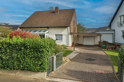 Charmantes Einfamilienhaus mit Wintergarten und Gartenidylle in Hennef-Geistingen