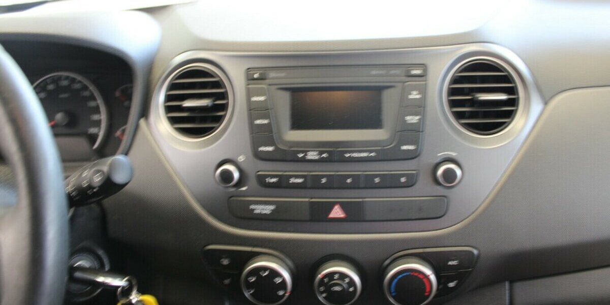 Hyundai i10 1.0 Passion 33.820 km 10.980 &euro; Euskirchen 53881