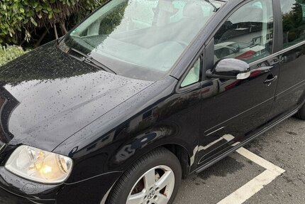 VW Touran 1.6 FSI Highline eGSD 7 Si. SR+WR,DSG ??? 213.000 km 1.400 € Erftstadt 50374