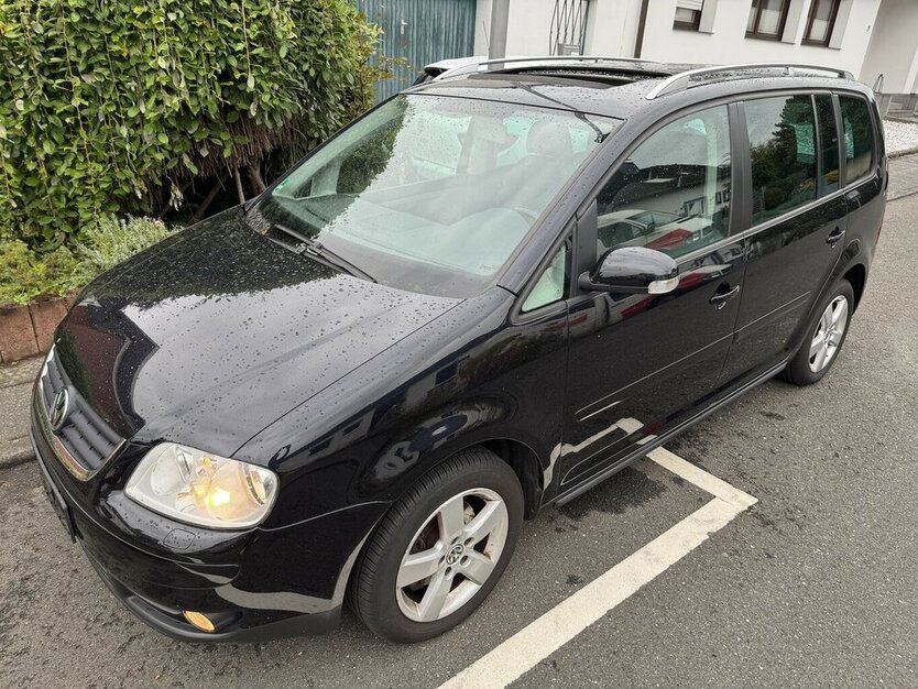 VW Touran 1.6 FSI Highline eGSD 7 Si. SR+WR,DSG ??? 213.000 km 1.400 € Erftstadt 50374