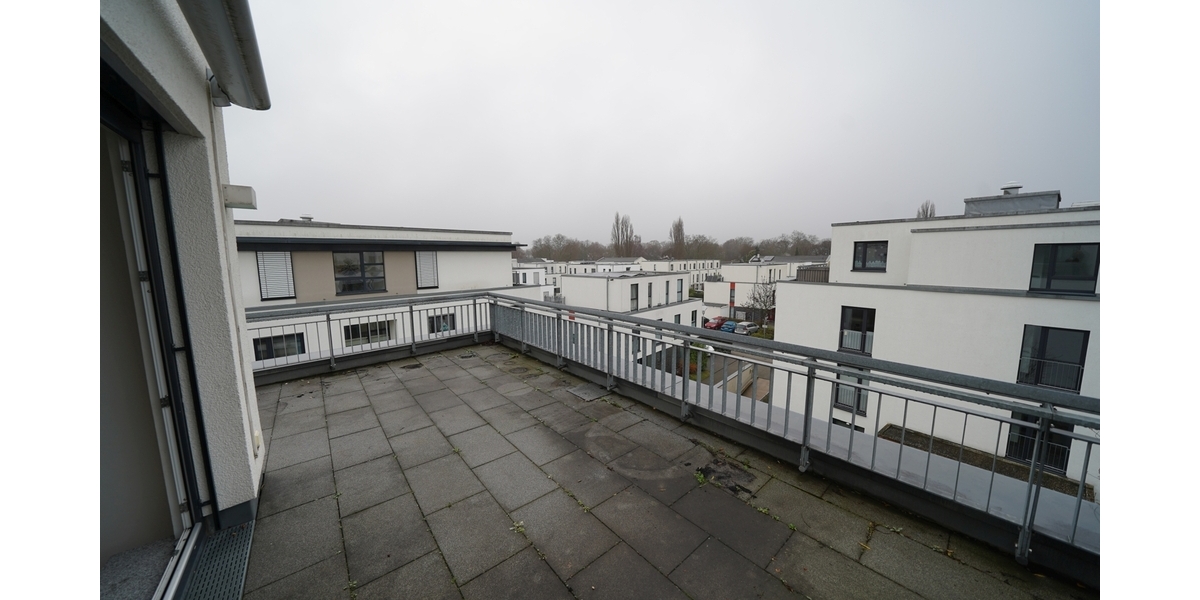 Hier lässt sichs leben! - Traumhafte 4-Zimmer-Wohnung mit 2 Bädern und einer sonnigen Dachterrasse 4 zimmer