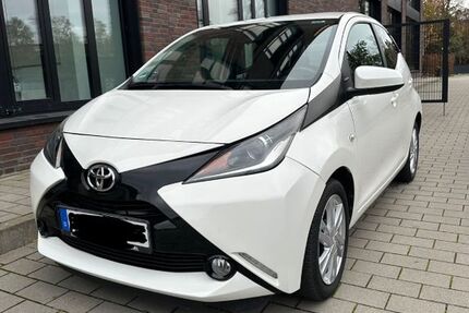 Toyota Aygo (X) 91.300 km 10.900 &euro; Bonn 53123