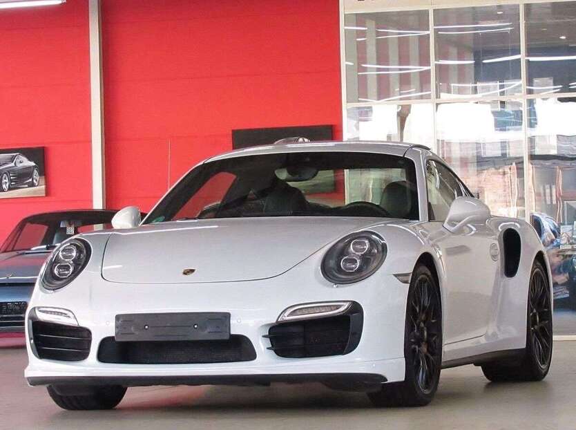 Porsche 911 30.000 km 117.850 € Köln 50739