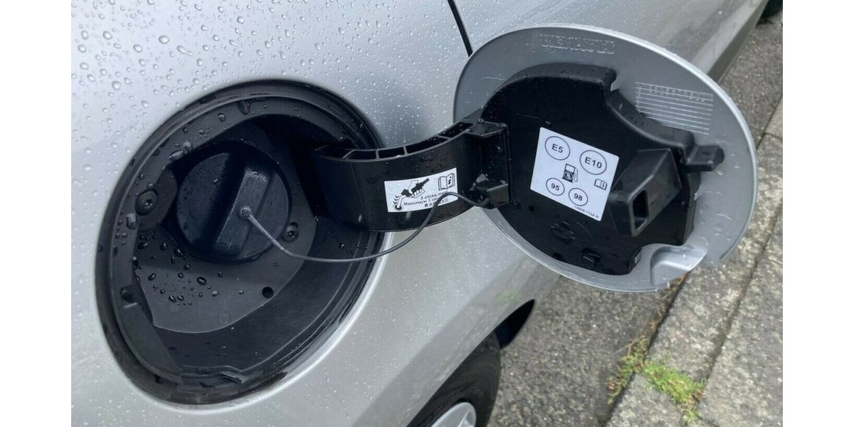 Renault Clio GT Bose Klima Navi 20.tkm ServNeu GARANTIE 20.000 km 12.000 &euro; Erftstadt 50374