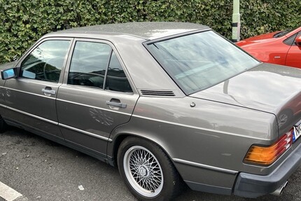Mercedes-Benz 190 144.000 km 6.500 &euro; Unkel 53572