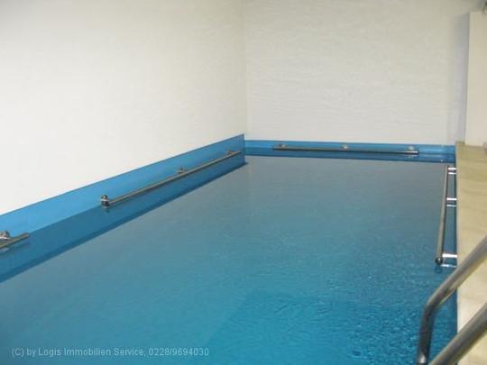 Exklusive, modernisierte 3-Zimmer-Wohnung mit Balkon und Schwimmbad in Sankt Augustin