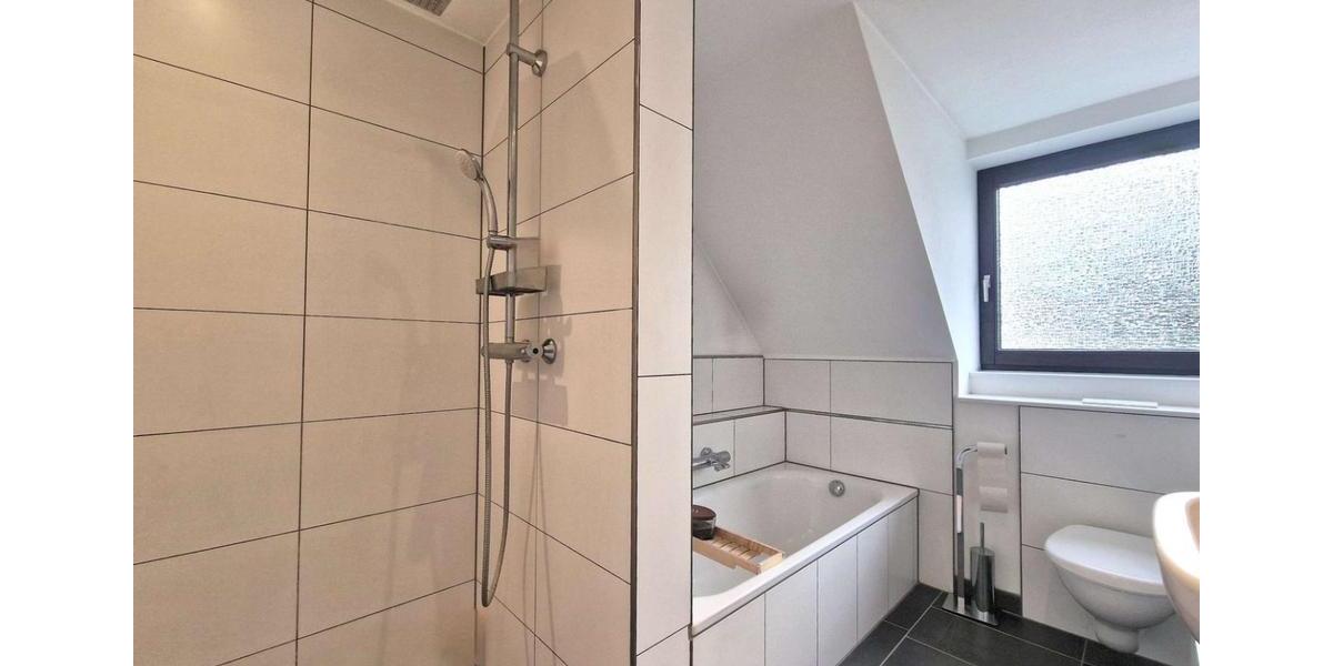 Dachgeschoßwohnung Köln Lindenthal - 4 Zimmer, 140 m&sup2;, 750.000&euro; | Angebot:24353634