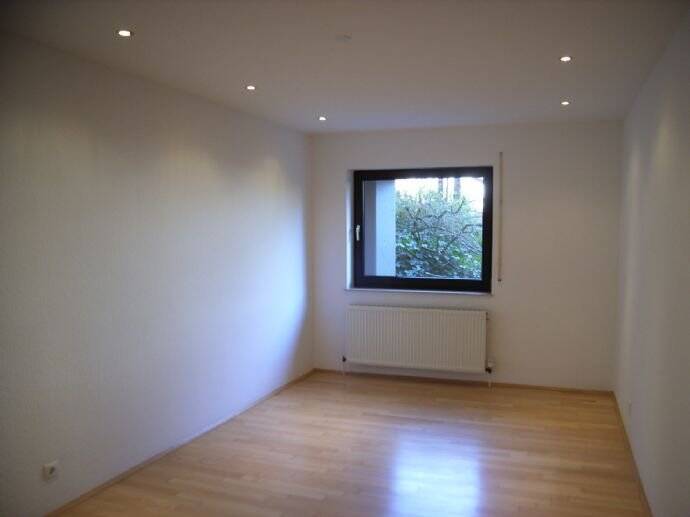 Bungalow Bonn Lannesdorf - 3 Zimmer, 151 m&sup2;, 2.195&euro; | Angebot:25729390