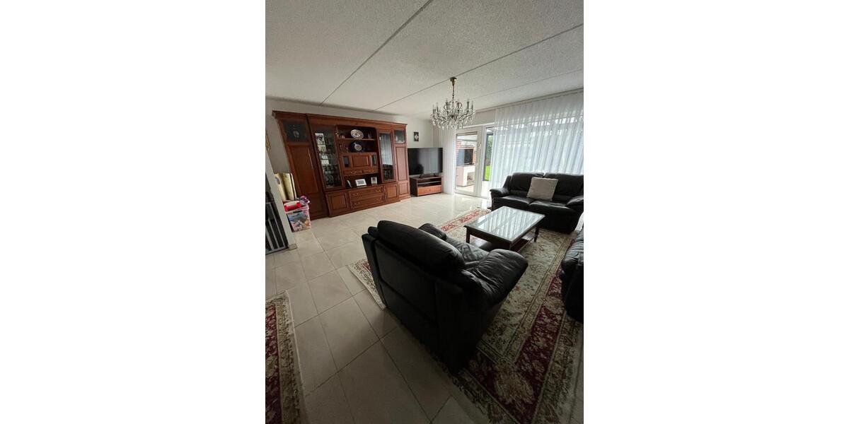 Reihenhaus Wesseling - 7 Zimmer, 230 m&sup2;, 2.200&euro; | Angebot:24802322