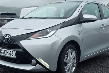 Toyota Aygo (X) 82.000 km 7.900 &euro; Oberwinter 53424