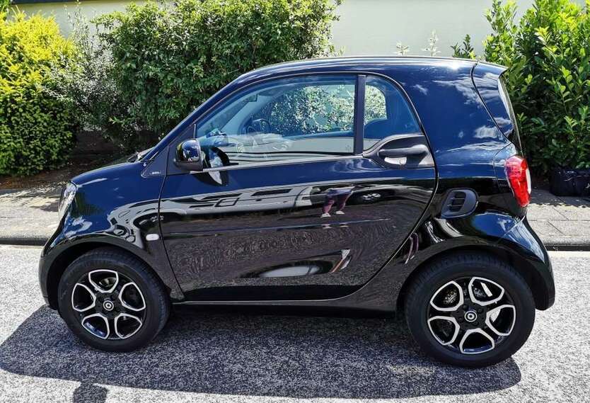 Smart forTwo 87.853 km 9.700 € Köln 51061