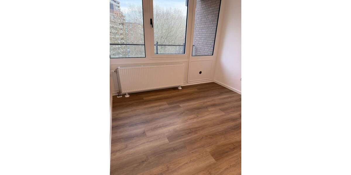 Etagenwohnung Köln Westhoven - 3 Zimmer, 96 m&sup2;, 1.400&euro; | Angebot:24702074