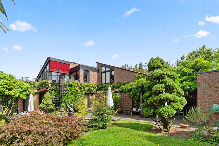 Hochwertiges, flexibel nutzbares Architektenhaus mit Einliegerwohnung und Traumgarten in begehrter Lage von Bonn-Röttgen 8 zimmer