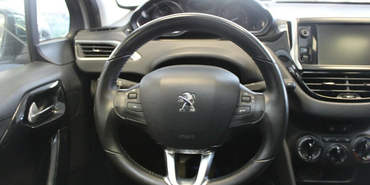 Peugeot 208 1.2 PureTech 82 Style - Panorama - 5-Türig - 89.226 km 8.980 &euro; Euskirchen 53881