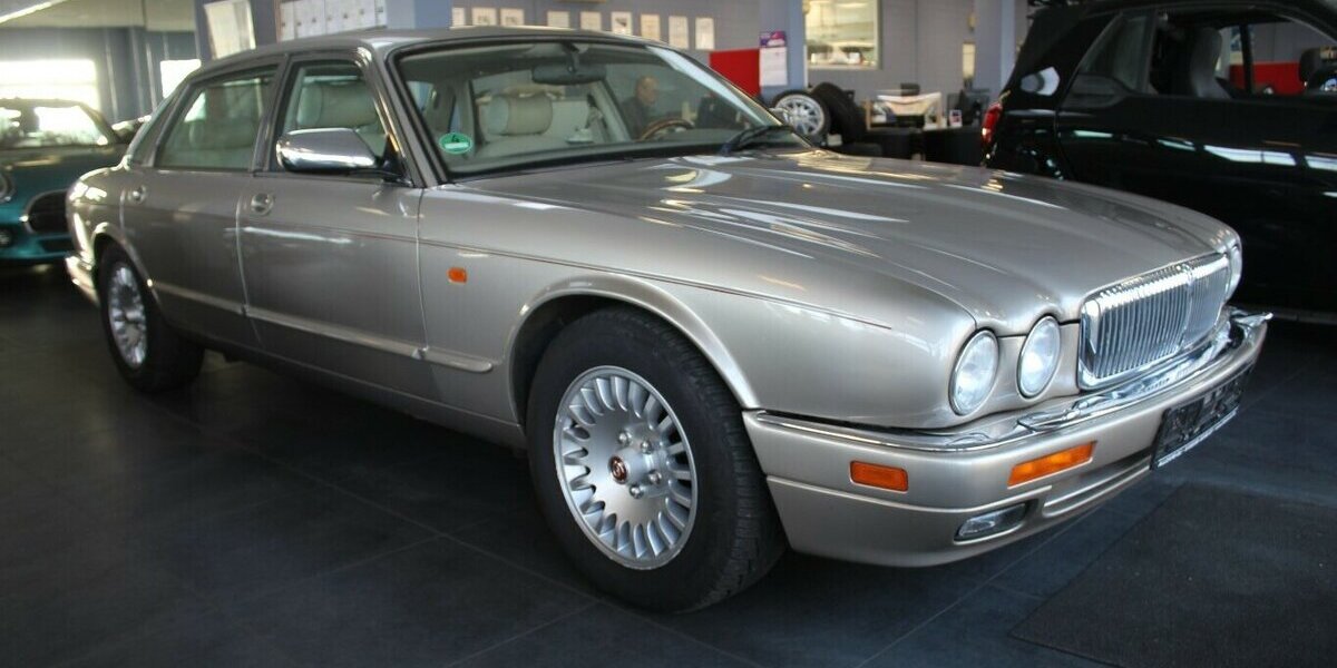 Jaguar XJ 4.0 Lang Automatik - Leder - Schiebedach - 119.865 km 16.980 &euro; Euskirchen 53881