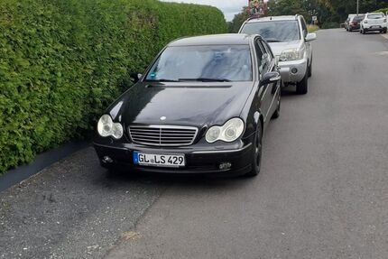 Mercedes-Benz 200 225.015 km 3.000 € Overath 51491