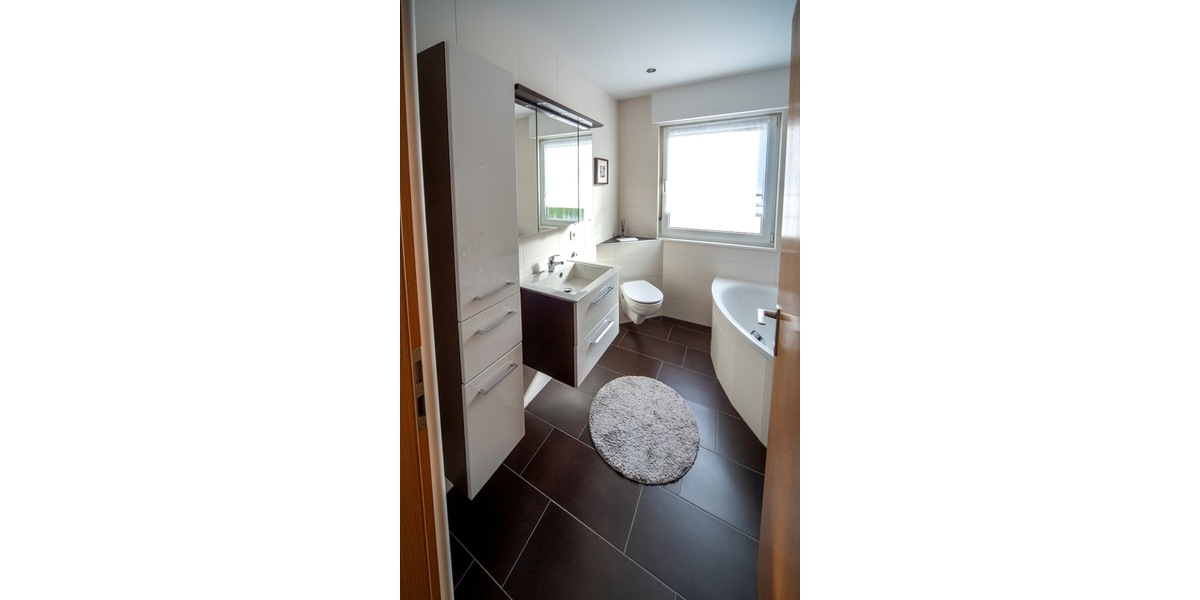 Charmantes Zweifamilienhaus mit gepflegtem Garten – Viel Platz, ruhige Lage in idyllischer Waldnähe - Zweifamilienhaus Rheinbreitbach | Angebot:23660349