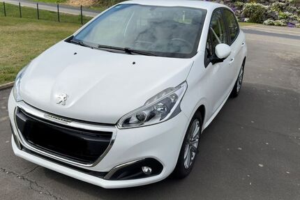 Peugeot 208 142.502 km 6.500 &euro; Schalkenbach 53426