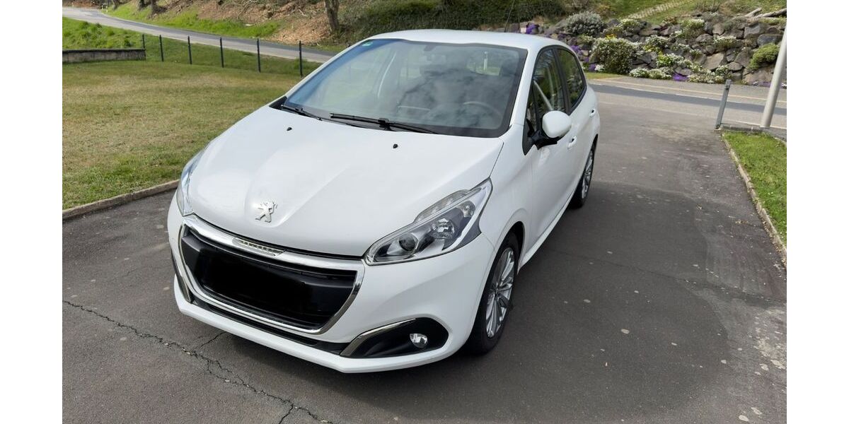 Peugeot 208 142.502 km 6.500 &euro; Schalkenbach 53426