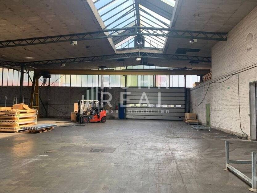 Produktionshalle mit Kranbahn | RUHR REAL