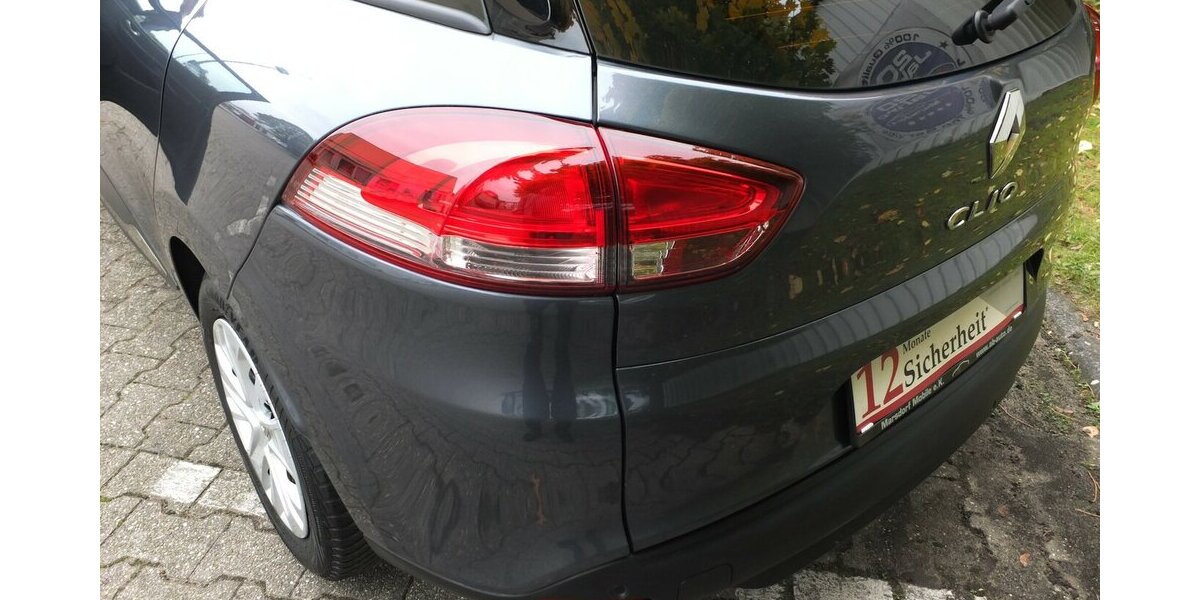 Renault Clio BLACK WEEK 25: EXPRESSION NAVI PARCTRONIC STA 118.021 km 7.904 &euro; Köln 50858