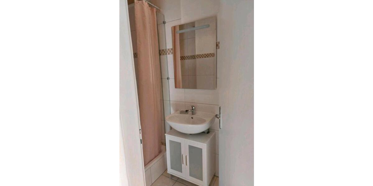 Etagenwohnung Hennef (Sieg) - 1 Zimmer, 28 m&sup2;, 590&euro; | Angebot:24803288