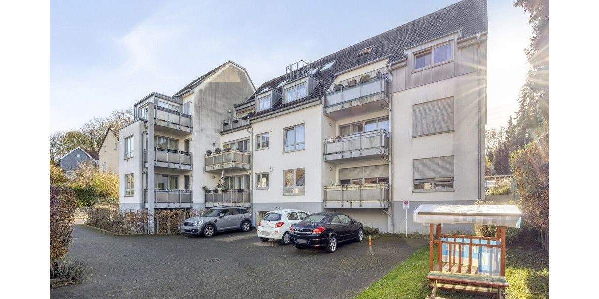 Top gepflegtes Neun-Familienhaus in guter Lage von Bergisch-Gladbach - Mehrfamilienhaus, Wohnhaus Bergisch Gladbach Gladbach | Angebot:23973693