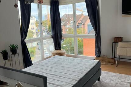 voll ausgestaltetes stilvolles Apartment mit großer Fensterfront zimmer