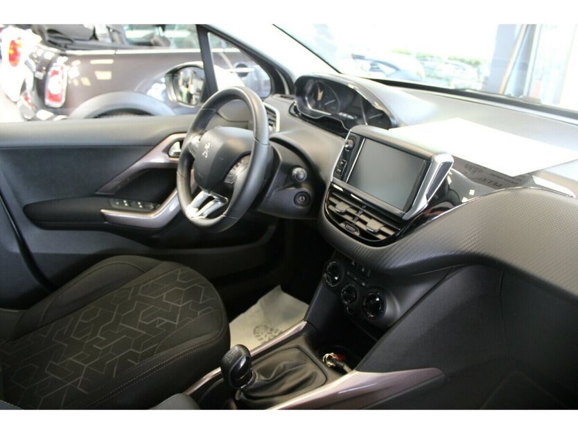 Peugeot 2008 PureTech Active Klima - Shz. 29.998 km 10.780 € Euskirchen 53881